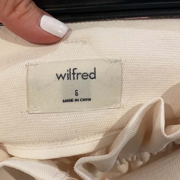 Aritzia Belted High Waited Shorts - Picture 4 of 5